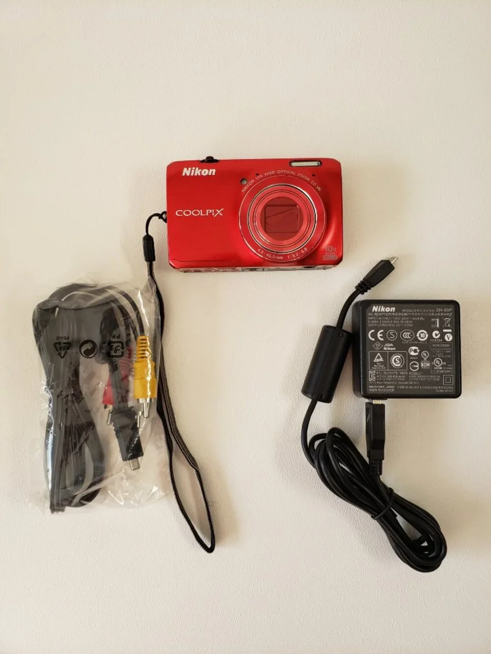 Nikon COOLPIX S6300 Digital Camera 10x Optical Zoom Auto Focus